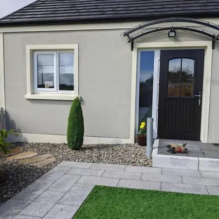 Arvalee Retreat With Outdoor Hottub-3